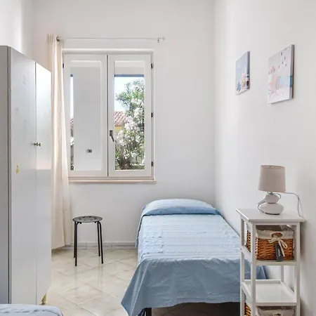 3 Bedroom Amazing Apartment In Sorso Apartment